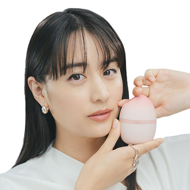 Rose Lumi を使用する女性